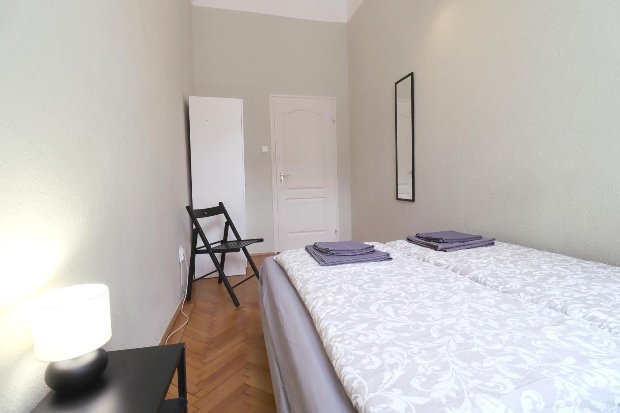 Joseph Boulevard - 3bdr, 2bath, 8ppl Budapeszt