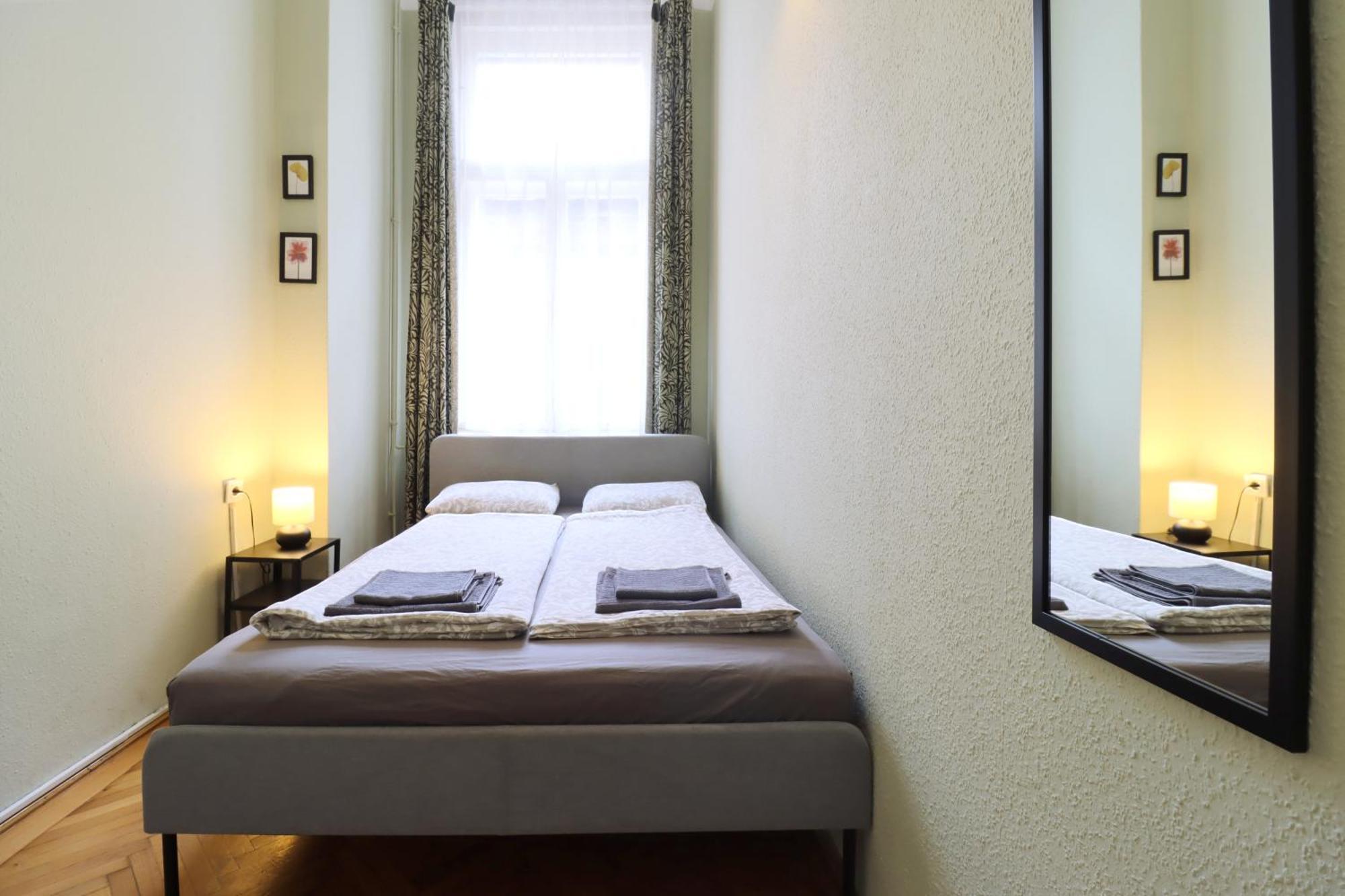 Lejlighed Joseph Boulevard - 3bdr, 2bath, 8ppl Budapest
