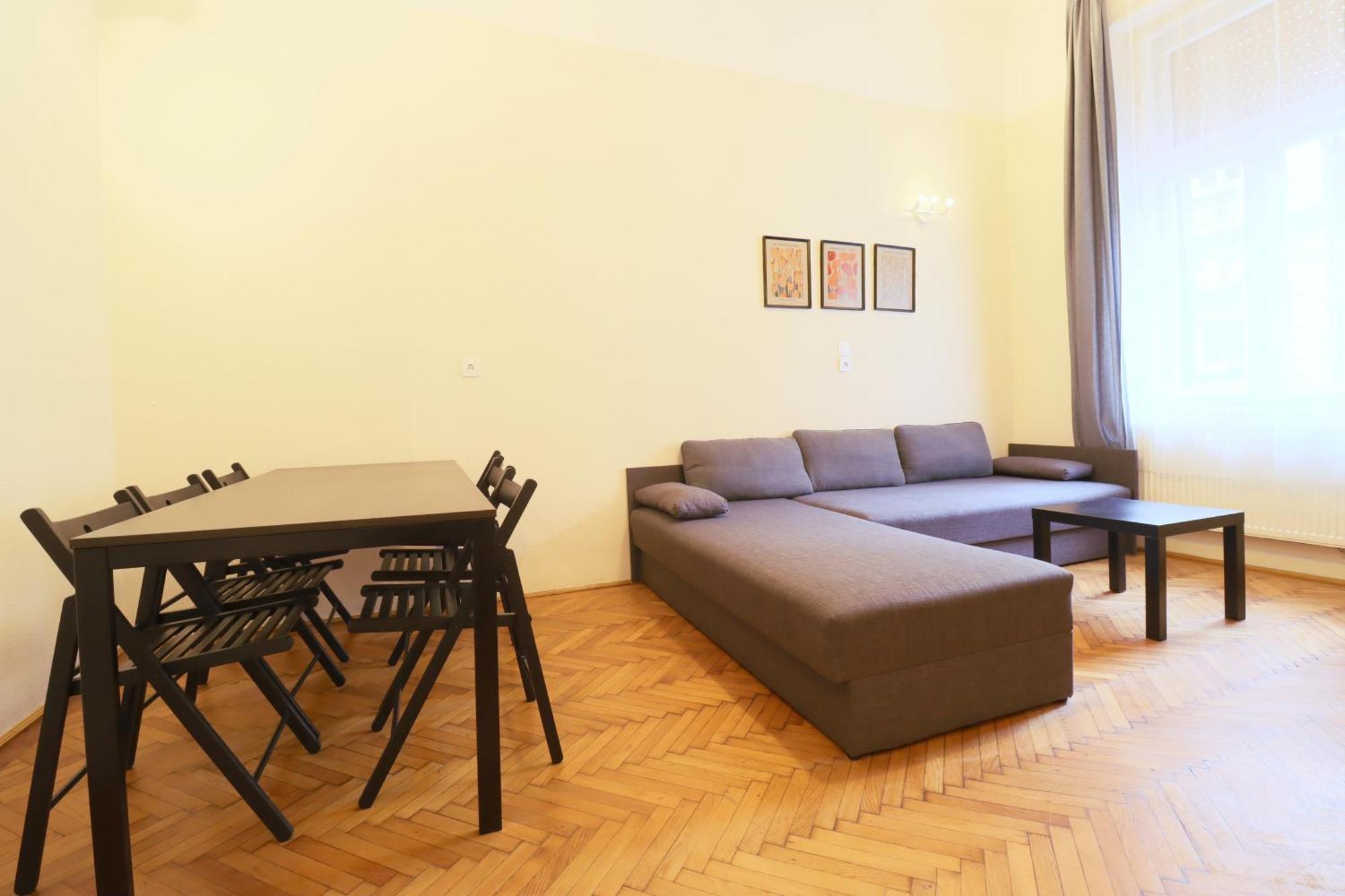 Joseph Boulevard - 3bdr, 2bath, 8ppl * Budapeszt