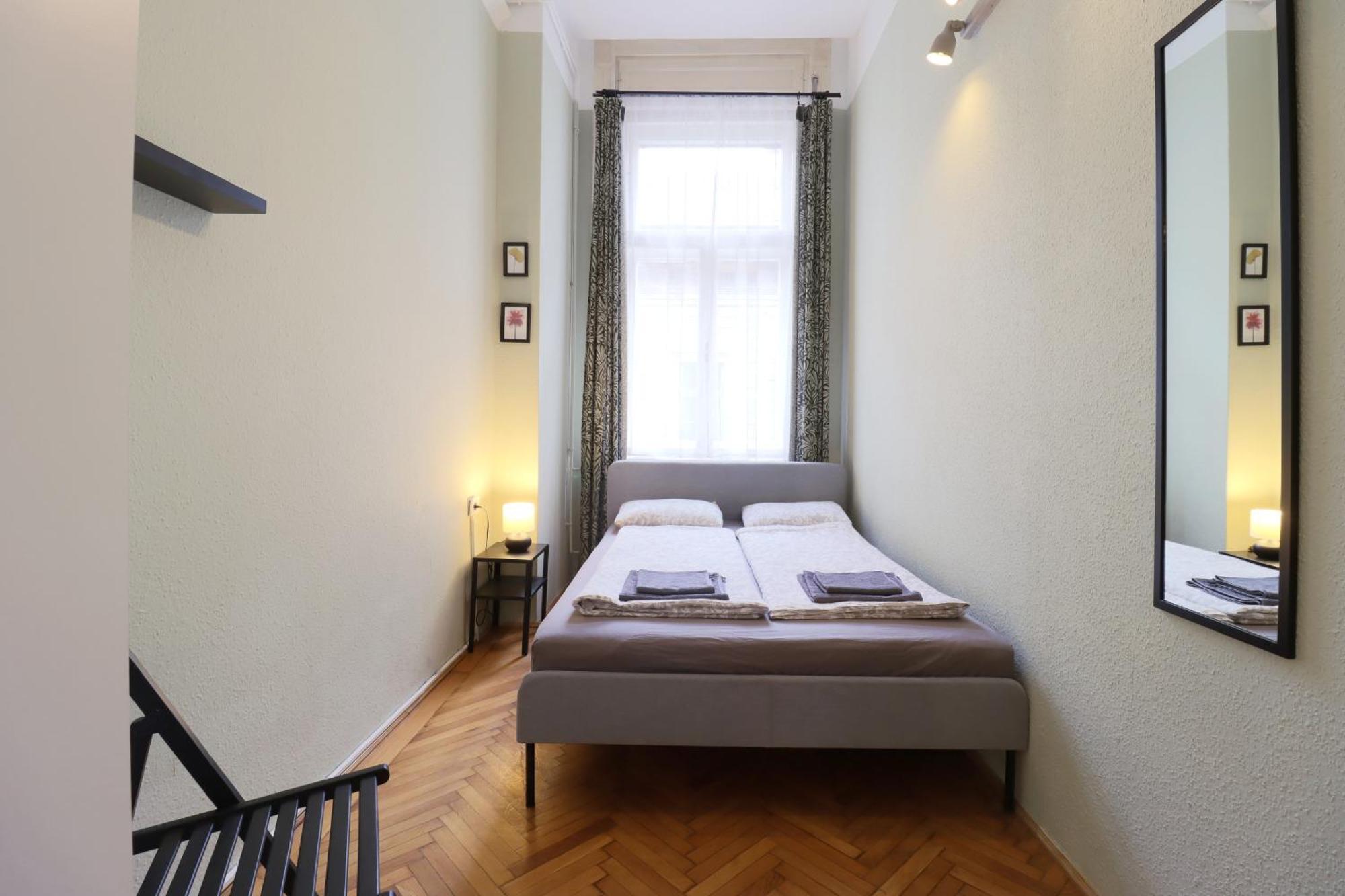 Joseph Boulevard - 3bdr, 2bath, 8ppl Budapeszt