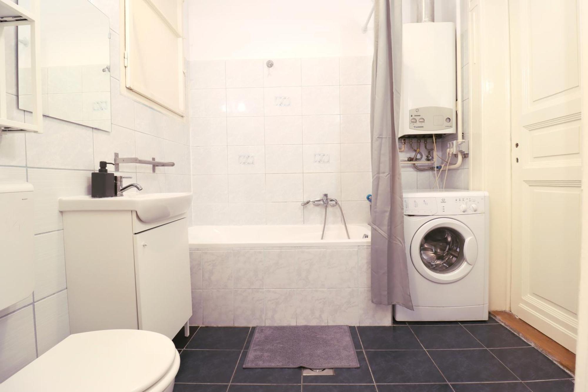 Joseph Boulevard - 3bdr, 2bath, 8ppl Lejlighed Budapest