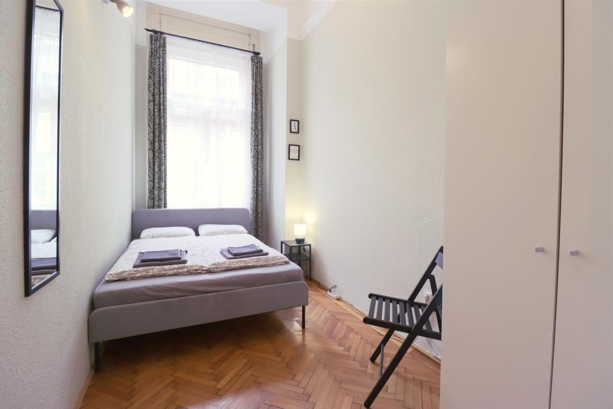 Joseph Boulevard - 3bdr, 2bath, 8ppl Lejlighed